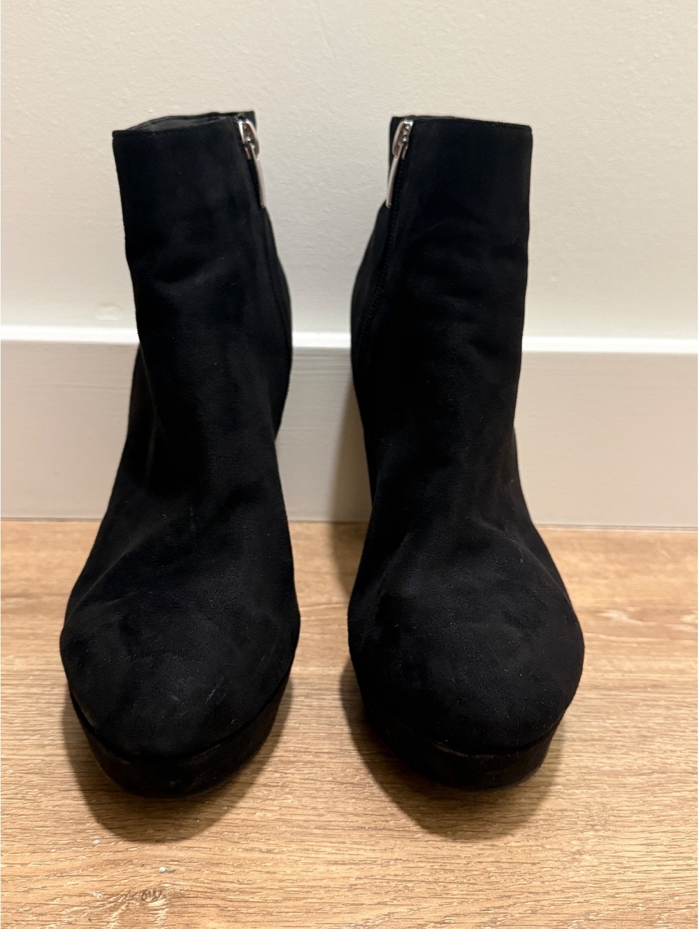 Nine West 4.6â Black Suede Ankle Boots with Side Zipper - Size 8M
